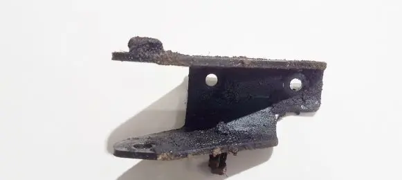 Nissan Almera Tino Engine mounting bracket