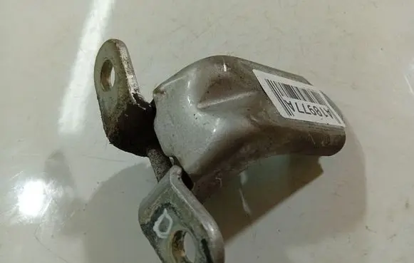 KIA Ceed Front door upper hinge 