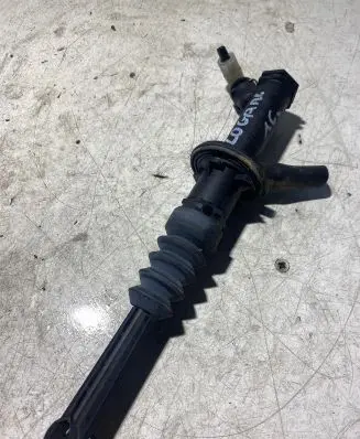 Dacia Logan II Clutch master cylinder 306104685RB