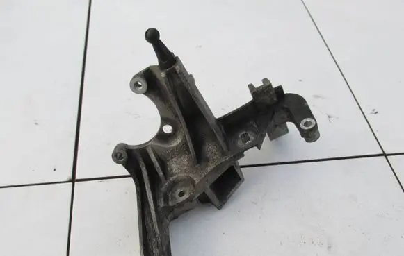 Ford Focus Engine mounting bracket F1BQ-9B470-AA
