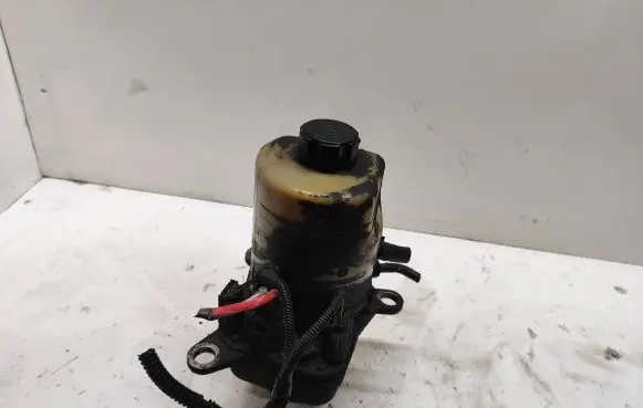 Ford Focus Power steering pump 1040085011094
