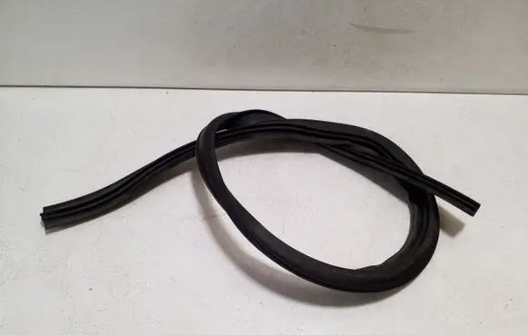 Volkswagen Touareg II Engine compartment rubber 7P6823723