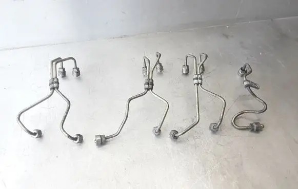 Fuel injector supply line/pipe