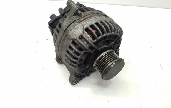Nissan Juke I F15 Generator/alternator