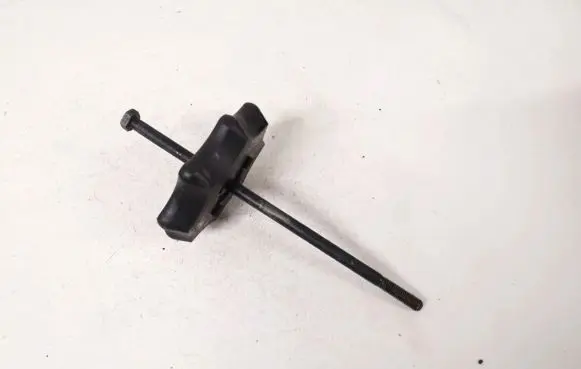 Audi TT Mk1 Spare wheel bolt 8n0803899