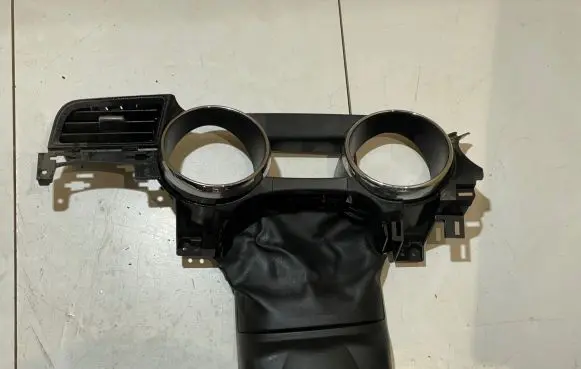 Ford Mustang VI Dashboard trim FR3B63044D70B