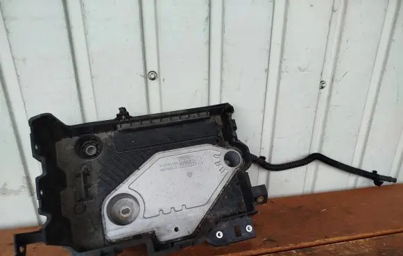 Renault Clio V Battery box tray P1019156A