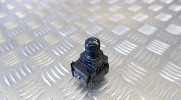 Toyota Yaris XP210 Wing mirror switch 8487202450