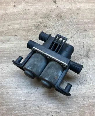 BMW 5 E39 Coolant heater control valve 8374995 1147412137