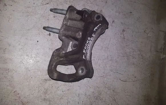 Ford Focus Engine mounting bracket
