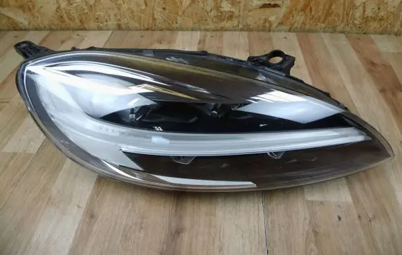Volvo V40 Headlight/headlamp 32228484