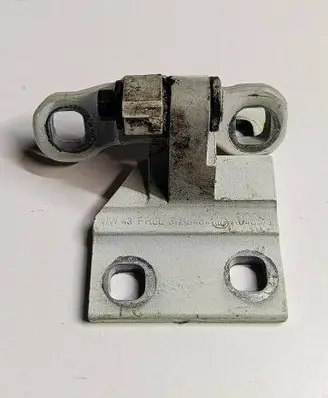 Volvo C30 Front door lower hinge 31218484
