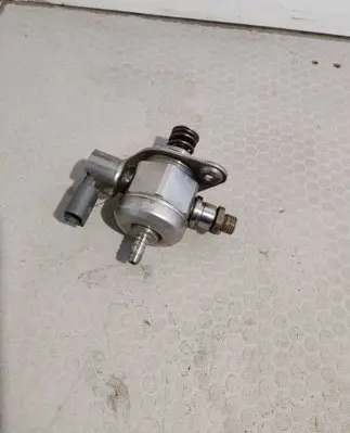 Skoda Octavia Mk2 (1Z) Fuel injection high pressure pump 06H127025N 2002128879 026150090