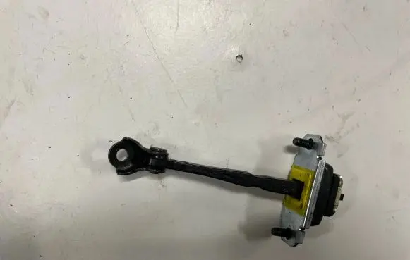 Hyundai i30 Rear door check strap stopper