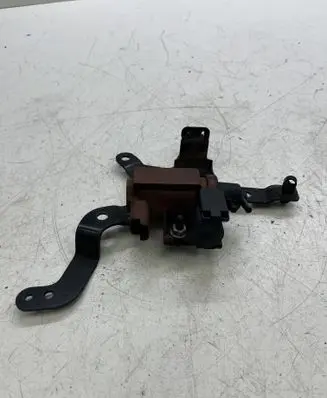 Ford Focus Turbo solenoid valve 6G909E882CA