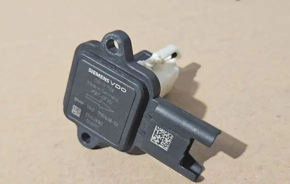 BMW X3 E83 Mass air flow meter 7551638 5WK97508 057028182