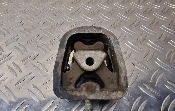 Engine mount bracket
