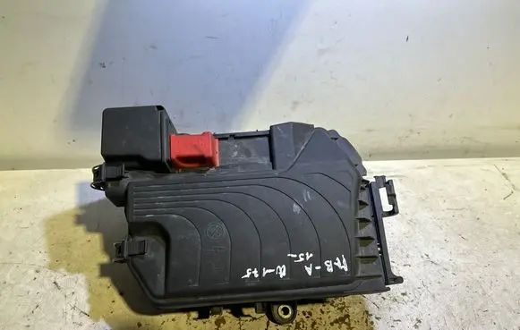 Mercedes-Benz A W176 Fuse box cover A2465400182