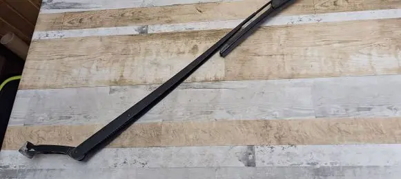 Toyota Prius (NHW20) Front wiper blade arm