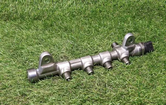 Opel Zafira C Fuel main line pipe 55576177 0445214221 0281006158
