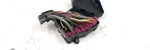 Audi A4 S4 B5 8D Fuse module 8D1941824