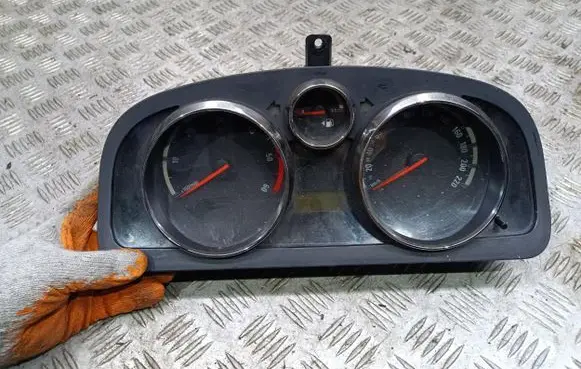 Opel Antara Speedometer (instrument cluster)