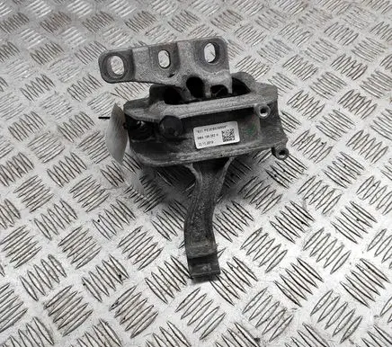 Volkswagen PASSAT B8 Engine mount bracket 5WA199262H