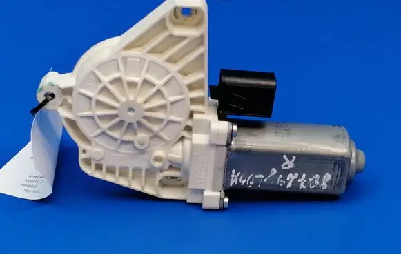 Nissan 370Z Front door window regulator motor 80729JL00A
