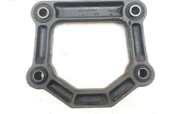 Jaguar XJ X300 Rear differential/diff mount bracket RCCC2891F