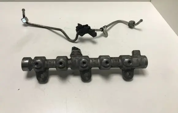 Renault Master III Fuel distributor 8200912225 0445214258 8200703127