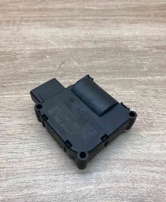 Audi A8 S8 D3 4E Air flap motor/actuator 4F0820511B 0132801379