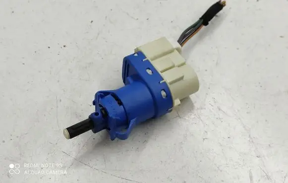 Land Rover Discovery 3 - LR3 Brake pedal sensor switch XKB500030