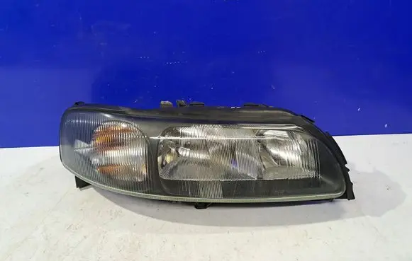 Volvo V70 Headlight/headlamp 8693548 8693568