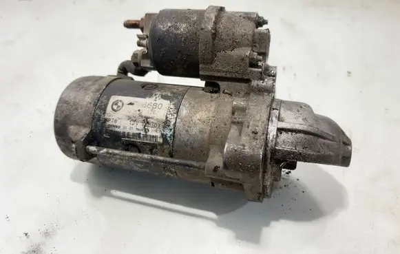 BMW 5 E60 E61 Starter motor 7788680