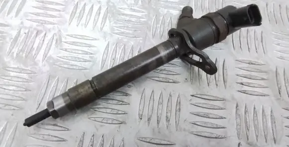 Volvo V70 Fuel injector 30777526