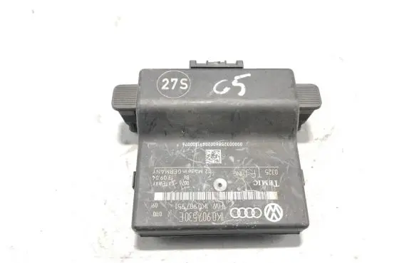 Volkswagen Golf V Gateway control module 1K0907530E 1369D2 1K0907951