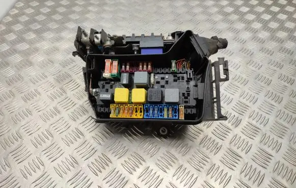 Mercedes-Benz A W176 Fuse module
