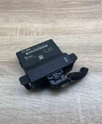 Audi A3 S3 8P Gateway control module 1K0907530D