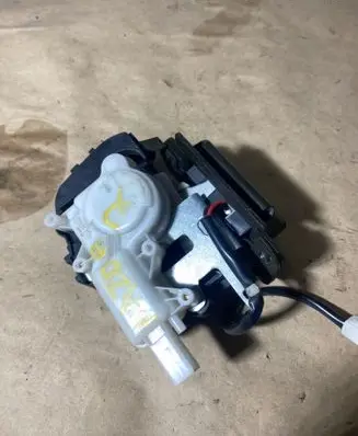 Mazda 2 Tailgate/trunk/boot lock/catch/latch