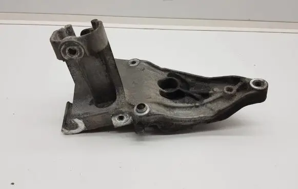 Peugeot 208 Engine mounting bracket 9808696880