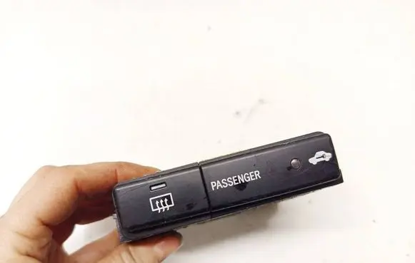 Toyota Avensis T250 Windscreen/window heater switch 8479005130