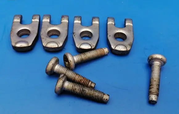 Nissan Note (E11) Fuel Injector clamp holder