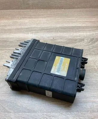 Volkswagen Golf III Engine control unit/module ECU 1H0907311 0261200701