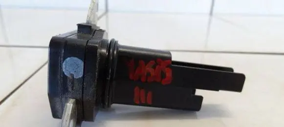 Toyota Yaris Mass air flow meter 22204-0V020