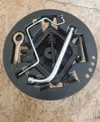 Lancia Ypsilon Spare wheel section trim 