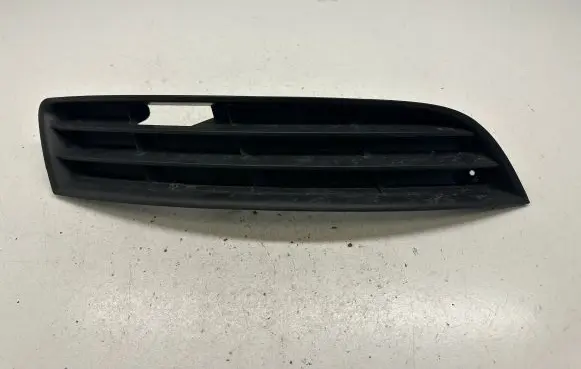 Volkswagen PASSAT B6 Front bumper lower grill 3C0853666