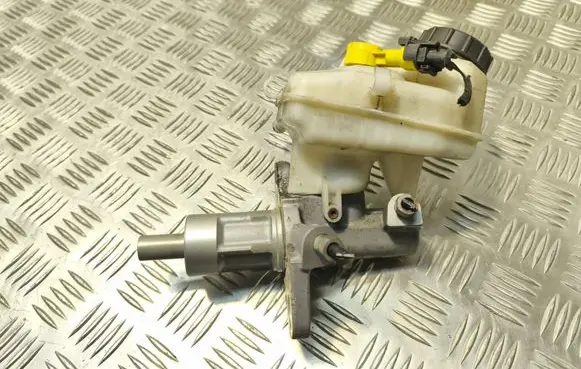 Master brake cylinder