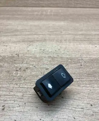 BMW 5 E39 Electric window control switch 8368974