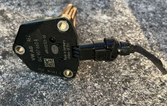 Skoda Karoq Oil level sensor 04C907660A 04C907660