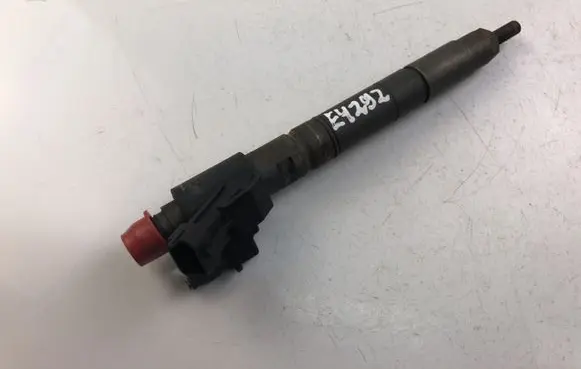 Volvo V70 Fuel injector 31303238